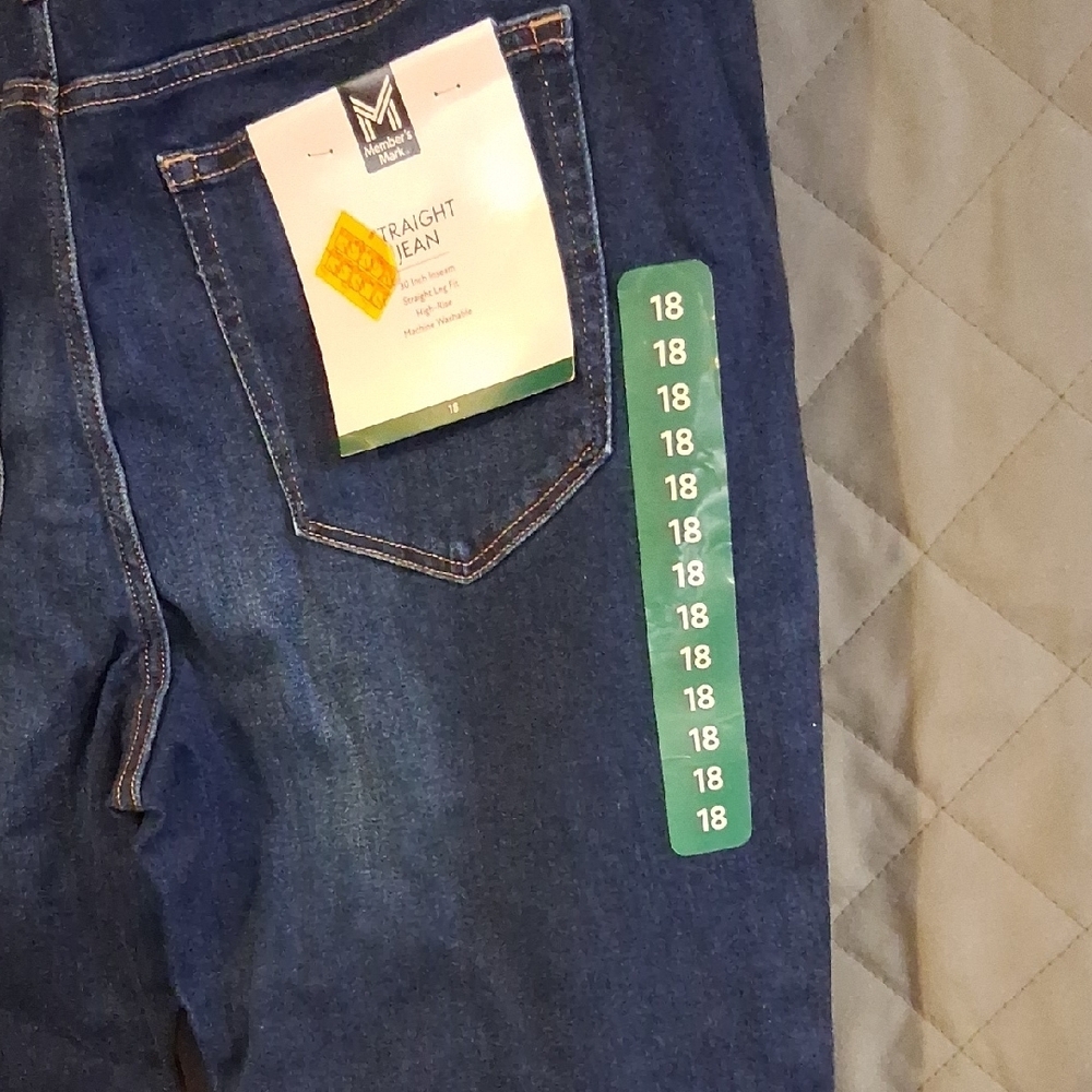Relaxed Fit Women's Denim Jeans - Picture 3 of 5